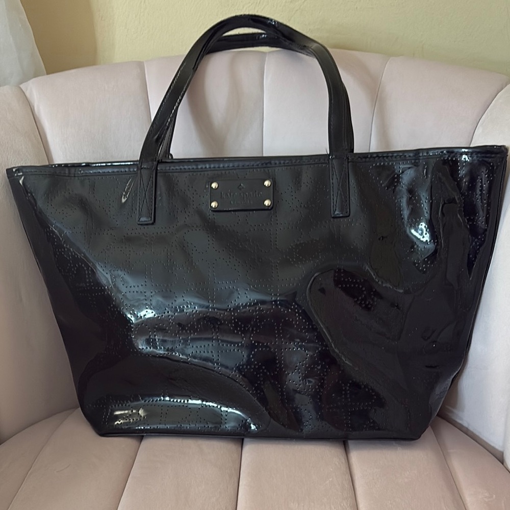 Kate Spade Black Tote Bag Chic and Spacious